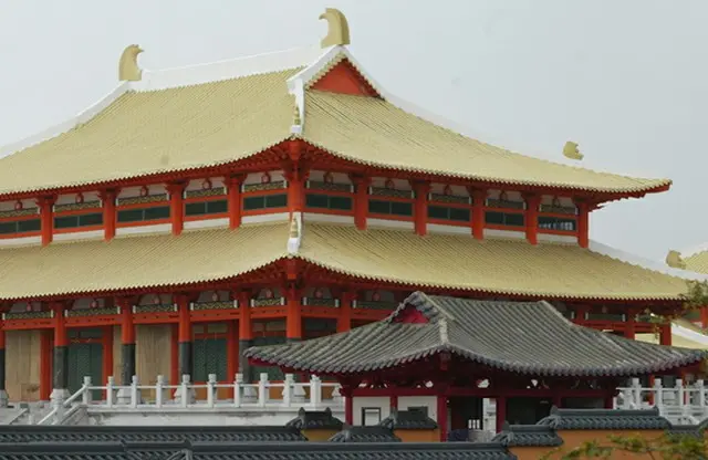 朝鮮半島の南東部に位置する慶州は、まるで町全体が重厚な歴史博物館であるかのようだ。新羅というかつての大国は、この慶州の町と切っても切り離せない。（ロコレ提供）