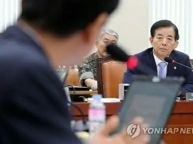 国会国防委員会に出席した韓長官＝（聯合ニュース）