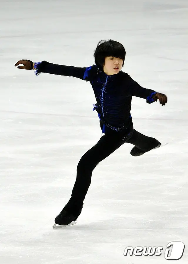 韓国男子フィギュアスケートの“未来”チャ・ジュンファン（14、フィムン中）がジュニア部門の世界記録を更新し、自身初となるジュニア・グランプリで優勝を果たした。