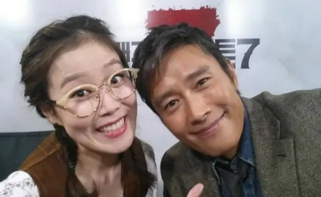 俳優イ・ビョンホン、パク・スルギとの2ショットセルカが話題（提供:news1）