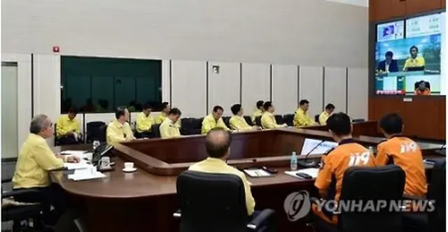 １２日午後、テレビ会議を行う国民安全処の状況室（同処提供）＝（聯合ニュース）