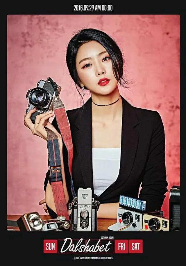 カムバックを控える韓国ガールズグループ「Dal★shabet」のスビン（22）がセクシーなフォトグラファーに変身した。（提供:OSEN）