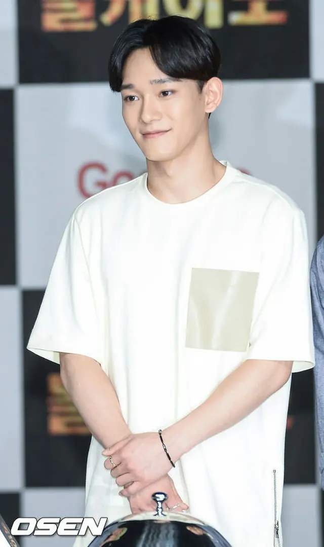 EXO」CHEN（チェン）、プライベート写真流出か？女性と密着スキンシップ写真が話題に（提供:OSEN）