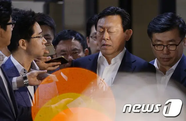 ”ロッテ裏金疑惑”ロッテ創業者の次男への逮捕状、28日に発布＝韓国