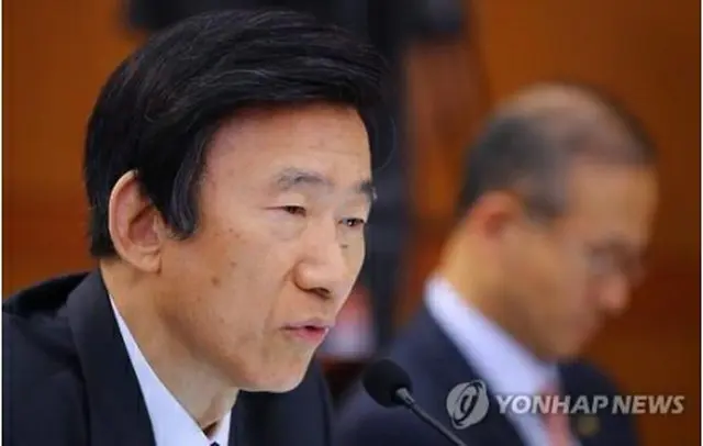 質問に答える尹長官＝２６日、ソウル（聯合ニュース）