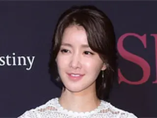 女優イ・シヨン、一般人実業家との熱愛を認める