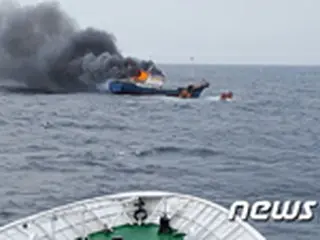 検問避け逃走する中国漁船に閃光弾…火災で3人死亡＝韓国
