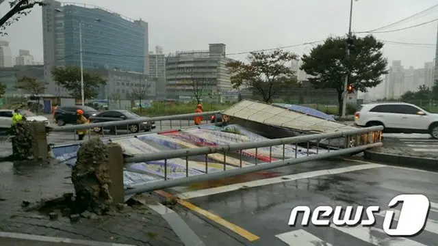 強い台風18号が朝鮮半島に急接近し、釜山（プサン）地域では負傷者が発生、事故もあちこちで相次いでいる。