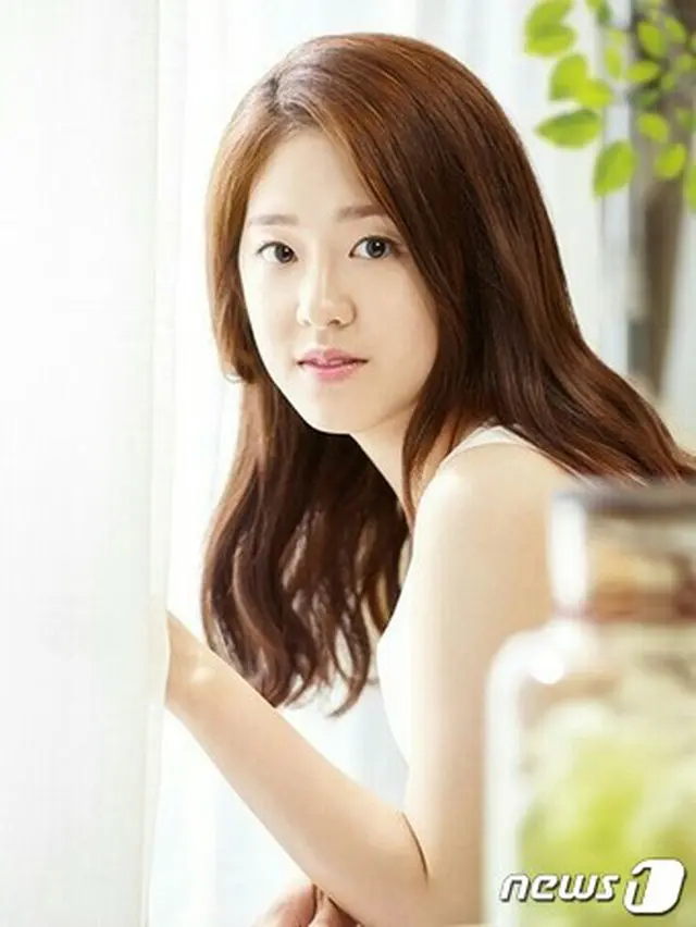 韓国の人気コスメブランド「NATURE REPUBLIC」は5日、純粋で明るいイメージを持ち愛されている新人女優パク・ヘス（21）と専属モデル契約を締結したと明かした。