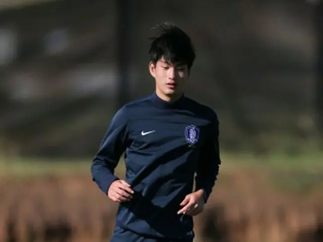 ”第2のキ・ソンヨン”こと高校生MFキム・ジョンミン、英メディアが選ぶ「99年うまれ有望選手」に(提供:OSEN)