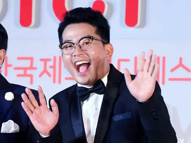 韓国お笑い芸人キム・ジュンホがJDBエンターテインメントと専属契約を締結した。