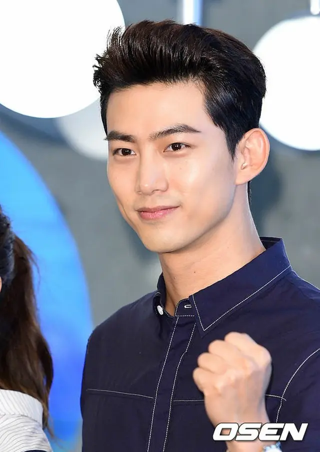 韓国アイドルグループ「2PM」のメンバーで俳優としても活躍しているテギョンが、女優キム・ユンジンと映画で共演することになった。（提供:OSEN）