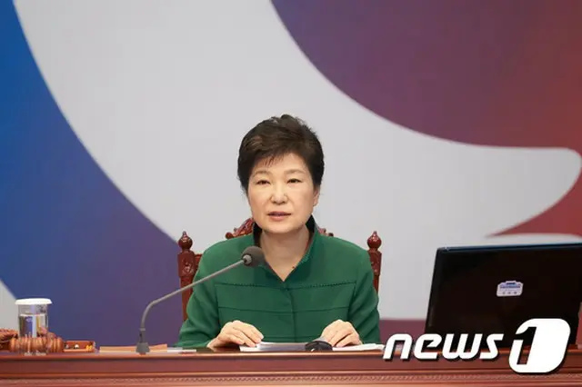 韓国の朴槿恵（パク・クネ）大統領は国軍の日祝辞に続いて11日の国務会議の席でも、大量脱北事態を言及し、脱北者を十分に受容できる体制と力量を持つよう関係部署に指示した。