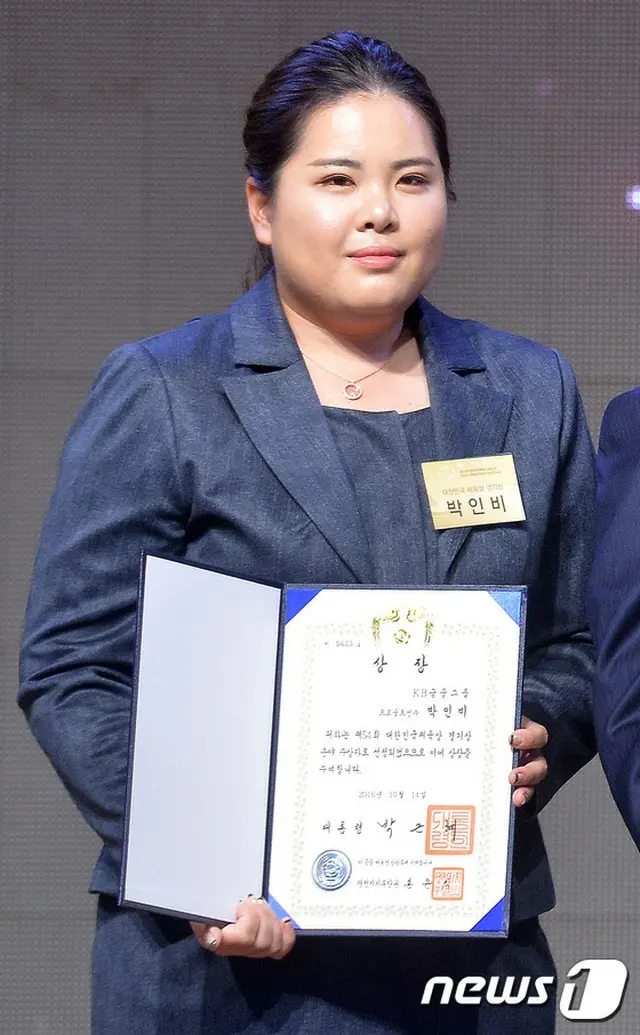 リオ五輪で116年ぶりに復活した女子ゴルフ競技の金メダルに輝いた韓国のパク・インビ（28、KB金融グループ）が「大韓民国体育賞」を受賞し、報いる選手になると述べた。