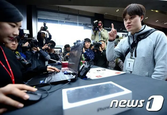 アップル「iPhone7」、韓国上陸＝本日発売開始（提供:news1）