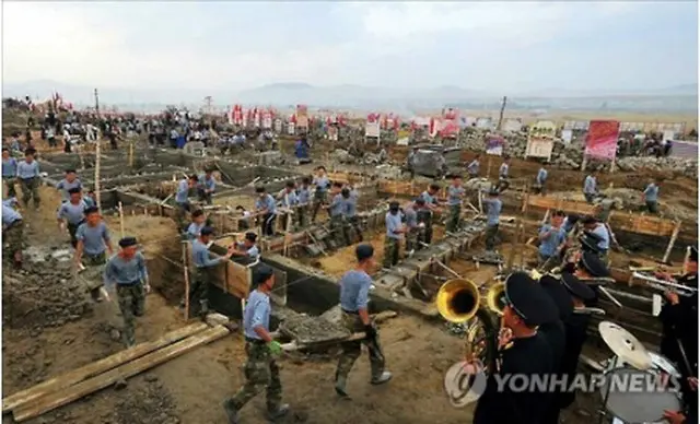 北朝鮮メディアが報じた洪水被災地の復旧作業の様子＝ソウル（労働新聞＝聯合ニュース）