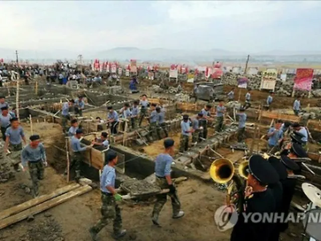 北朝鮮メディアが報じた洪水被災地の復旧作業の様子＝ソウル（労働新聞＝聯合ニュース）