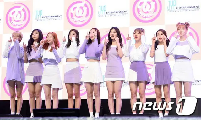 「TWICE」の新曲「TT」MV、40時間で再生数1000万回突破！（提供:news1）