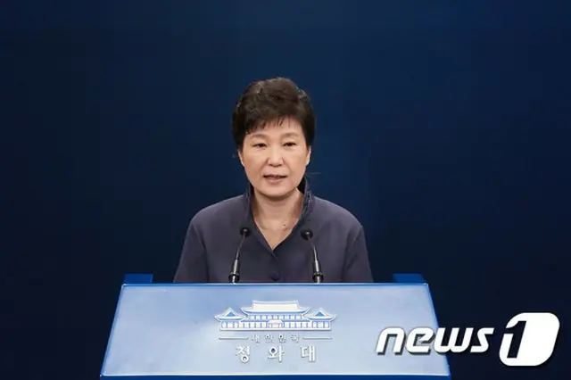韓国の朴大統領が、親友の女性・崔順実（チェ・スンシル）氏の国政介入疑惑に関して謝罪をおこなったが、国民の10人のうち7人は「謝罪だけでは足りない」と考えていることが27日、分かった。