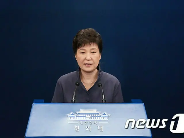 韓国の朴大統領が、親友の女性・崔順実（チェ・スンシル）氏の国政介入疑惑に関して謝罪をおこなったが、国民の10人のうち7人は「謝罪だけでは足りない」と考えていることが27日、分かった。