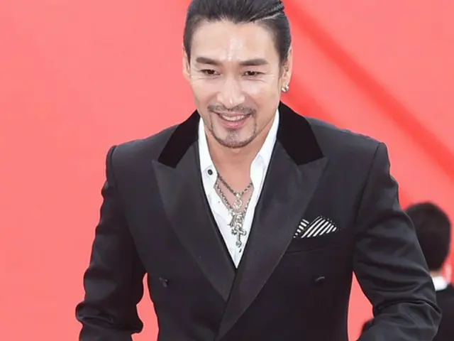 俳優シン・ソンウ、15歳年下一般女性と結婚を発表