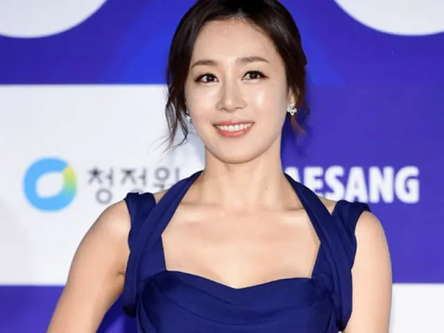 韓国女優ムン・ジョンヒ（40）が現所属事務所プレインTPCと再契約を結んだ。