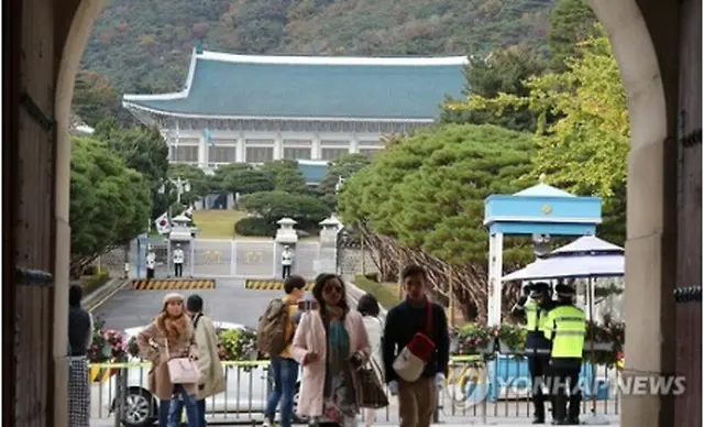 青瓦台の入り口＝（聯合ニュース）