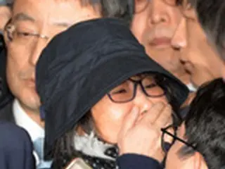 “国政介入疑惑”朴大統領の親友、検察に出頭