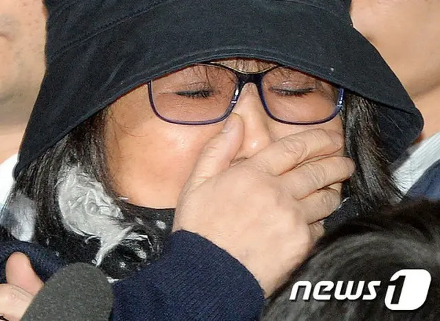 韓国の朴槿恵（パク・クネ）政権の“影の実力者”とされる朴大統領の親友で民間人の崔順実（チェ・スンシル）氏が緊急逮捕された。（提供:news1）