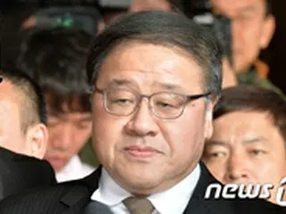 前首席秘書官、朴大統領親友関連の財団に約7億円追加支援を財閥と議論の疑惑浮上