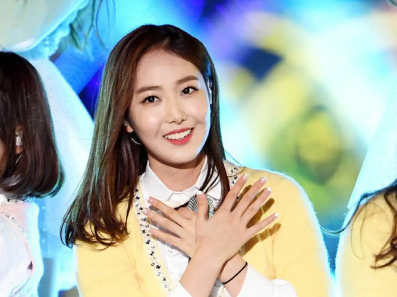 GFRIEND シンビ　クッション GFRIEND」シンビ、公演中にめまい訴え座り込む…事務所側「健康に異常は