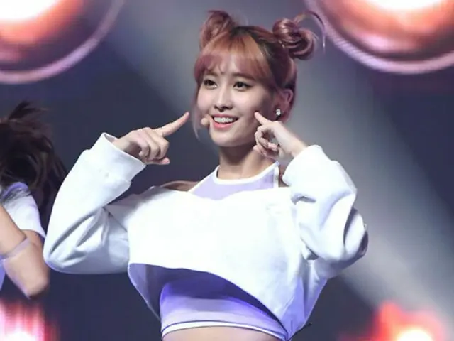 「TWICE」モモ