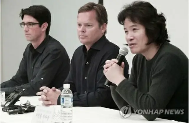 イ副社長（右端）とビブ・ラブズ関係者（サムスン電子提供）＝ソウル（聯合ニュース）