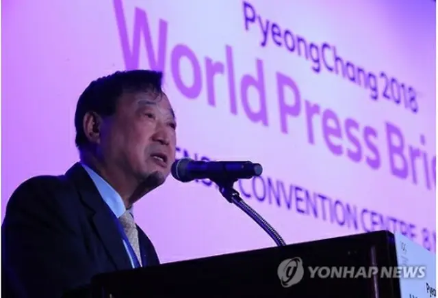 あいさつを述べる李熙範・組織委委員長＝８日、平昌（聯合ニュース）