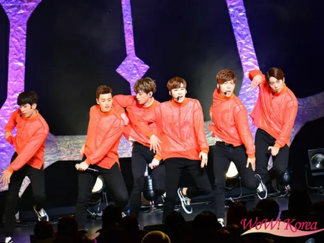 「U-KISS」