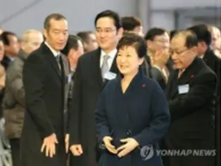 サムスン副会長が検察に出頭　朴大統領親友の財団に巨額拠出