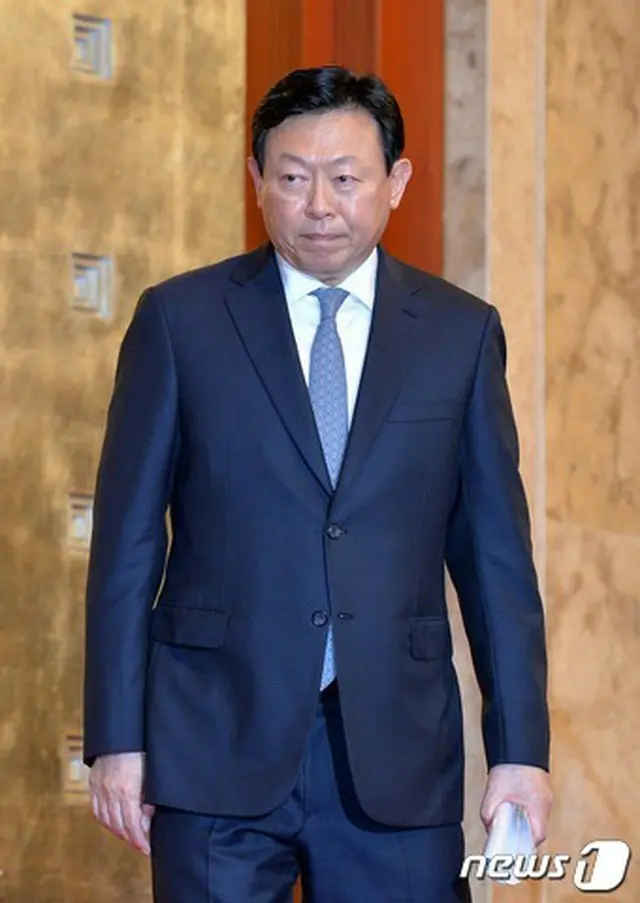 ロッテ会長、きょう日本から帰国…朴大統領との単独面会疑惑で検察召喚＝韓国（提供:news1）