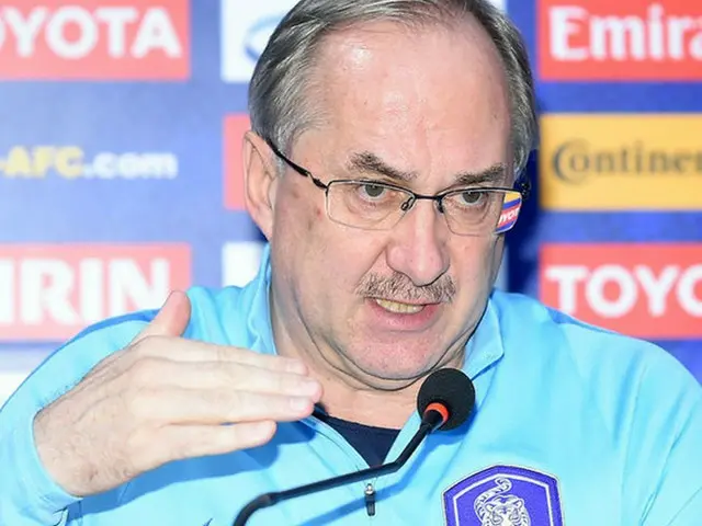 <サッカー>シュティーリケ監督「2位奪還が目標、ウズベキスタン戦多くのことがかかった試合」(提供:OSEN)