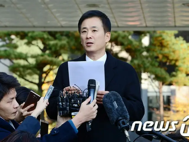 朴大統領の弁護人が記者会見「明日（16日）の調査は物理的に不可能…調査は最小化されるべき」