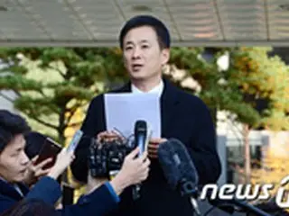朴大統領の弁護人が記者会見「明日（16日）の調査は物理的に不可能…調査は最小化されるべき」