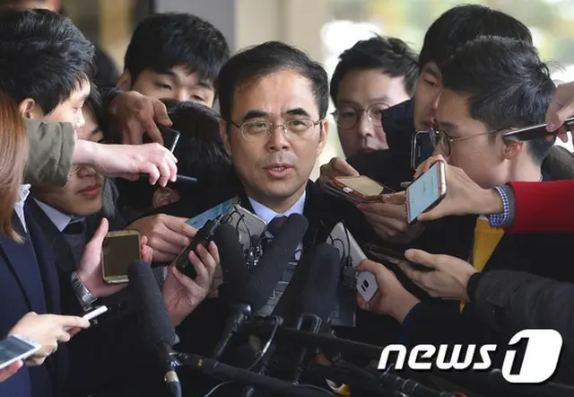 ”崔順実（チェ・スンシル）疑惑”の文化体育観光部前次官、検察に出頭 「誠実に聴取を受ける」