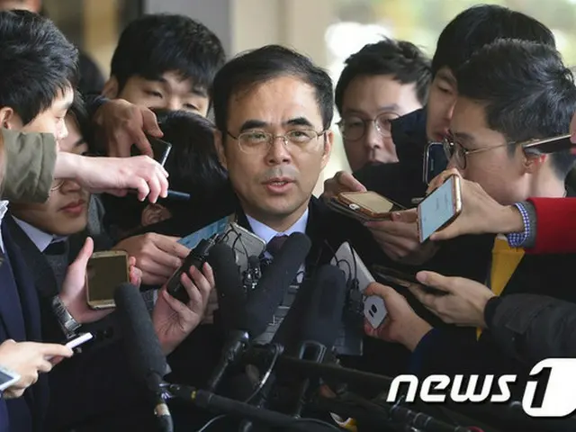 ”崔順実（チェ・スンシル）疑惑”の文化体育観光部前次官、検察に出頭 「誠実に聴取を受ける」