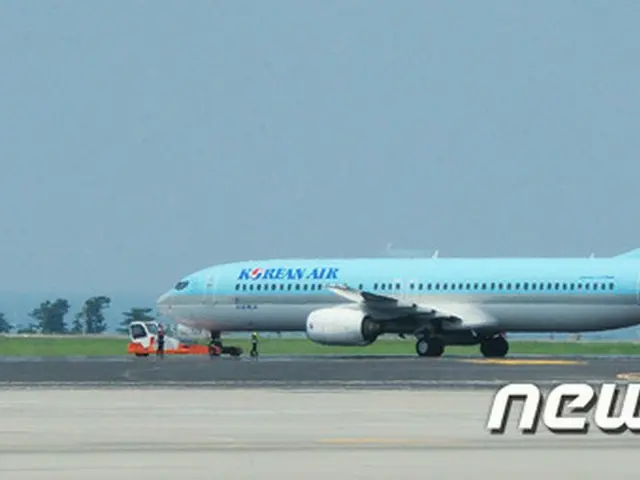 221人の乗客を乗せ、仁川（インチョン）から福岡に向かっていた大韓航空の旅客機から油圧系統の異常が見つかり、滑走路が一時閉鎖になる騒動が起きていた。（提供:news1）