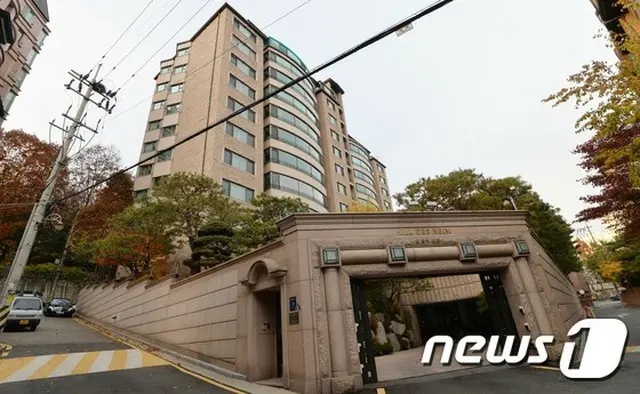 韓国の朴槿大統領の親友崔順実（チェ・スンシル）容疑者の姉スンドゥク氏が、数年間にわたって多数の芸能人から金銭を受け取っていたと報じられた。（提供:news1）
