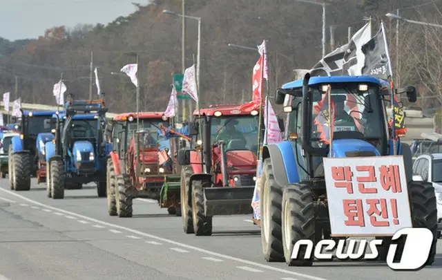 トラック1000台が青瓦台（大統領府）へ… 全国の農家が集結し大規模デモ＝韓国