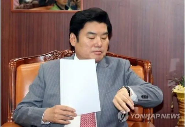 議員団の団長を務める元裕哲氏＝（聯合ニュース）