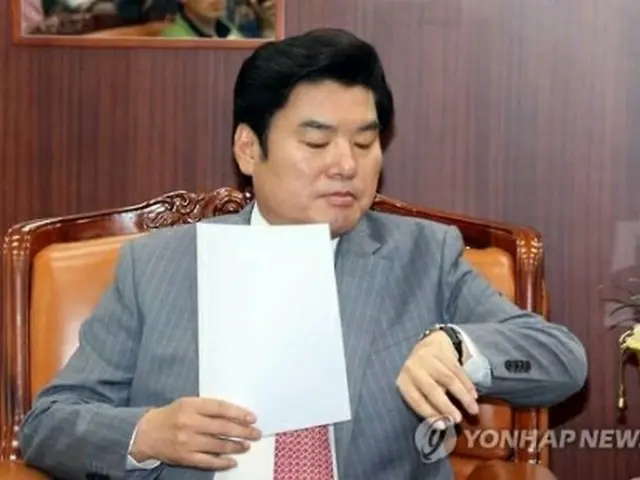 議員団の団長を務める元裕哲氏＝（聯合ニュース）