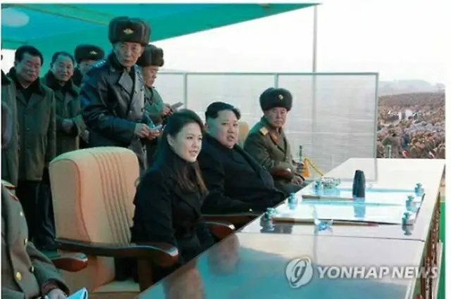 正恩氏の視察に同行した夫人の李雪主氏＝（聯合ニュース）