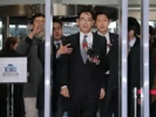 朴大統領親友の国政介入事件で初の聴聞会　財閥トップ８人出席
