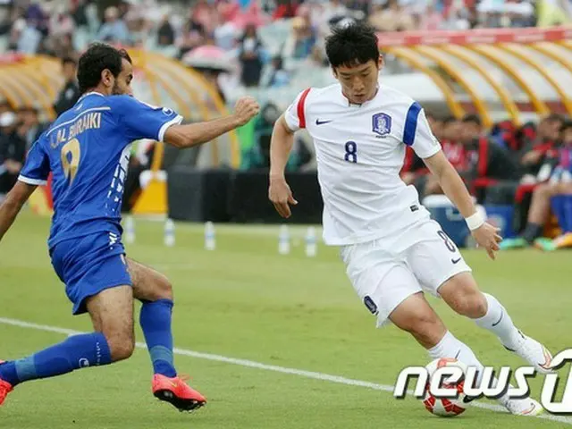 “韓国FAカップ優勝チーム“水原三星が9日、Jリーグで活躍したキム・ミヌ（26、写真右）とチェ・ソングン（25）の獲得を公式発表した。（提供:news1）